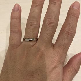 【アイプリモ(I-PRIMO)の口コミ】 全周ににデザインのあるめずらしいリングで、他の人がなかなかつけてない…