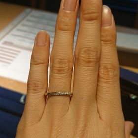 【Love Bond(ラブボンド)の口コミ】 ダイヤはハーフエタニティで斜めに入っているのですが、ダイヤ数が多く、…