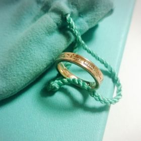 【ティファニー(Tiffany & Co.)の口コミ】 シンプルで着けやすく、可愛すぎないデザインが気に入りました。また、男…