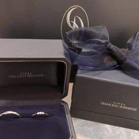 【銀座ダイヤモンドシライシの口コミ】 婚約指輪は買わない予定だったので、婚約指輪のようなデザインに惹かれま…