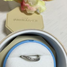 【銀座ダイヤモンドシライシの口コミ】 波うったデザインがオトナっぽく、シンプルで上品なところに惹かれました…