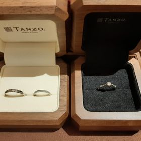 【TANZO.(鍛造指輪)の口コミ】 婚約指輪を検討していた時に最初はカルティエを検討していたのですが、偶…