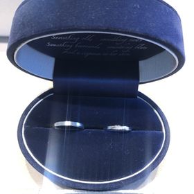 【Something Blue(サムシングブルー)の口コミ】 色々と見せて頂きましたが、細いラインのデザインとダイヤのラインが可愛…