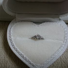 【WATANABE / 卸商社直営　渡辺の口コミ】 大きくかつ、ダイヤのランクも高いものがお得に購入できた。プラチナの土…