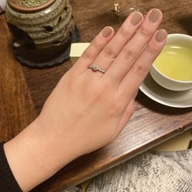 【LAPAGE(ラパージュ)の口コミ】 ダイアが一粒だけのものではなく、いろんなところにつけたいと思ってたの…