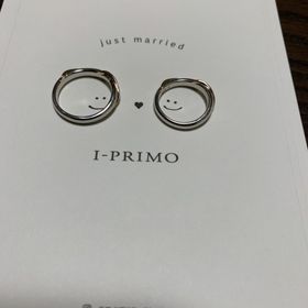 【アイプリモ(I-PRIMO)の口コミ】 婚約者と候補を出し合って決めました。最初はダイヤモンドが5個も付いてい…