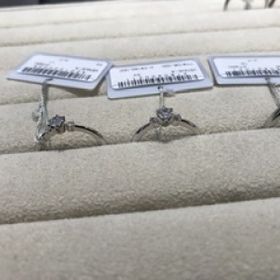 【TRECENTI(トレセンテ)の口コミ】 デザインはシンプルなものが多く、無駄がない感じでとても良かったです。
…