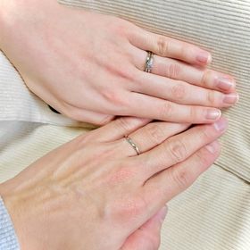 【俄(にわか)の口コミ】 お互い流線型のシンプルなデザインの指輪を希望しており、HPで探していた…