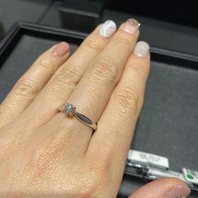 【エクセルコダイヤモンド(EXELCO DIAMOND)の口コミ】 一石タイプの婚約指輪を探していたので、写真のエクセルシアを出していた…