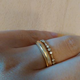 【ティファニー(Tiffany & Co.)の口コミ】 シンプルで王道デザインのものを探してお店に見に行きました。
その中でも…