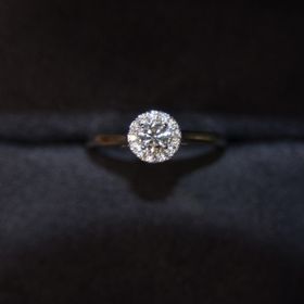 【ラザール ダイヤモンド(LAZARE DIAMOND)の口コミ】 一般的なソリティアタイプではない形がよかったので、セントパトリックを…