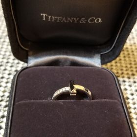 【ティファニー(Tiffany & Co.)の口コミ】 普段遣いもできる指輪を探していました。
いかにもな婚約指輪だと、値段が…