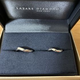 【ラザール ダイヤモンド(LAZARE DIAMOND)の口コミ】 私の好みと妻の好みが一致したので即決しました。リングの名前も「クルー…