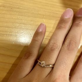 【アイプリモ(I-PRIMO)の口コミ】 緩やかなV字になっていて、手元が華奢に見えるデザインがとても気に入りま…