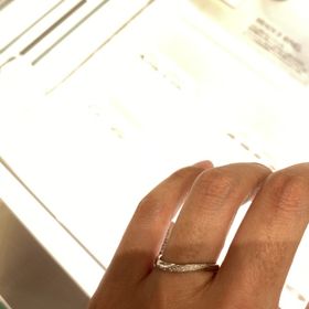 【festaria VOYAGE(フェスタリア ボヤージュ)の口コミ】 ダイヤが斜めにキラキラと輝いていて、天の川のようなデザインになってい…