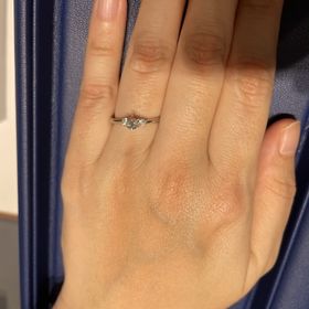 【銀座ダイヤモンドシライシの口コミ】 リングの内側の部分が滑らかになっていて、つけ心地がとても良いです。
ま…