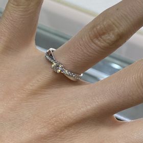 【ヴァンドーム青山(VENDOME AOYAMA)の口コミ】 リングを巻くようについているメレダイヤが、どの角度から見てもとてもキ…