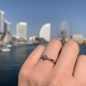 【ラザール ダイヤモンド(LAZARE DIAMOND)の口コミ】 ダイヤモンドの輝きがとても素晴らしかったので選びました。また指輪のデ…