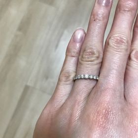 【銀座ダイヤモンドシライシの口コミ】 一粒ダイヤモンドではなく、ダイヤモンドが贅沢にたくさん使われていて、…