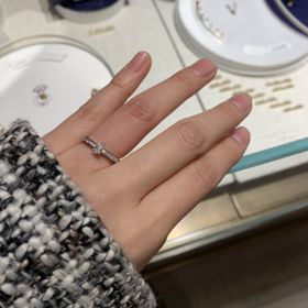 【ショーメ(CHAUMET)の口コミ】 婚約指輪はセンターダイヤのあるものがいいと思っていましたが、一粒ダイ…