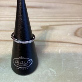 【エクセルコダイヤモンド(EXELCO DIAMOND)の口コミ】 　婚約指輪は、仕事に疲れたとき指輪の輝きをみて癒されるデザインのもの…