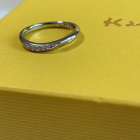 【ケイウノ ブライダル(K.UNO BRIDAL)の口コミ】 ウェイヴは波をモチーフにしていて、デザインにも波が入ってます。彼が釣…