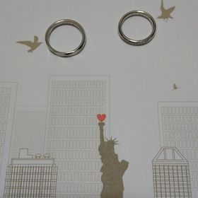 【ラザール ダイヤモンド(LAZARE DIAMOND)の口コミ】 いろいろなお店を見て回ったのですが、もともとストレートに斜めにダイヤ…