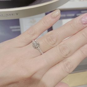 【ショーメ(CHAUMET)の口コミ】 ネットで人と被らなそうなデザインを探してこちらの指輪を店舗に観に行き…