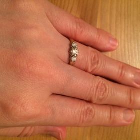 【LUCIE(ルシエ)の口コミ】 指輪購入の決め手となったのは指輪のデザインです。
たくさんのブランドを…