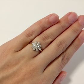 【TOMOE(トモエ)の口コミ】 デザインの可愛らしさ華やかさに一目ぼれでした。リング部分がゴールドな…