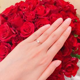 【ラザール ダイヤモンド(LAZARE DIAMOND)の口コミ】 シンプルだけど、ウェーブしたデザインが、美しくて気に入りました。
指輪…