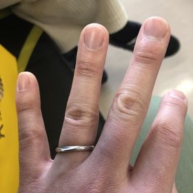 【ケイウノ ブライダル(K.UNO BRIDAL)の口コミ】 シンプルなデザイン、光沢の具合がとても自分好みでした。マッド加工を入…