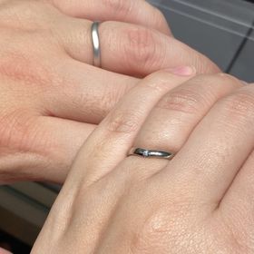 【エクセルコダイヤモンド(EXELCO DIAMOND)の口コミ】 指が太くてぷっくりしているため、v字ラインのものを探していました。最初…