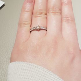 【ショーメ(CHAUMET)の口コミ】 アームが細めで華奢な印象ですが、パヴェタイプなので地味にならずに華や…