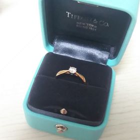 【ティファニー(Tiffany & Co.)の口コミ】 日常的につけたく、ダイヤに高さが出ないデザインのものを探していました…