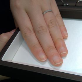 【アイプリモ(I-PRIMO)の口コミ】 ダイヤの入った面とプラチナの面の2面に別れており、上下逆につけることで…