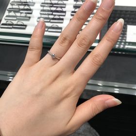 【ラザール ダイヤモンド(LAZARE DIAMOND)の口コミ】 ソリティアのものがいいと考えていました。ラザールさんの他にも様々なお…