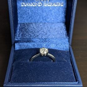 【銀座ダイヤモンドシライシの口コミ】 指輪のデザイン：彼が選んでくれたので、決め手はわかりませんが・・・ど…