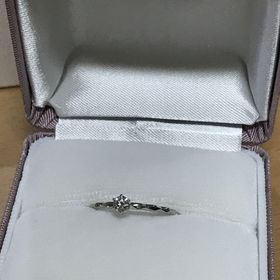 【ジュエリーツツミ(JEWELRY TSUTSUMI)の口コミ】 一カラットのダイヤモンドが大きくて素敵でした。実はショーケースにあっ…