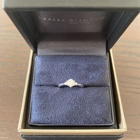 【ラザール ダイヤモンド(LAZARE DIAMOND)の口コミ】 私はメレタイプの指輪を希望していました。彼は王道のシンプルな一粒タイ…