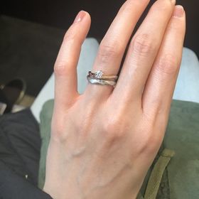 【LAPAGE(ラパージュ)の口コミ】 花をモチーフにしているという点に、まず惹かれました。ショーケース越し…