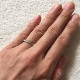 【ケイウノ ブライダル(K.UNO BRIDAL)の口コミ】 私は、指がきれいに見えるように細めのリングを希望していました。そして…