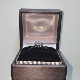 【アイプリモ(I-PRIMO)の口コミ】 とにかくダイヤモンドが美しい！指輪のデザインも豊富。
納得のいくまでデ…