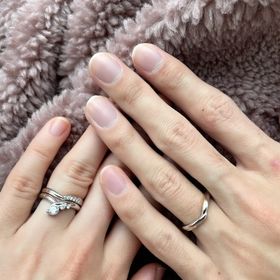 【ケイウノ ブライダル(K.UNO BRIDAL)の口コミ】 指輪のデザインの意味が素敵だったから。
婚約指輪と重ね付けをしたかった…
