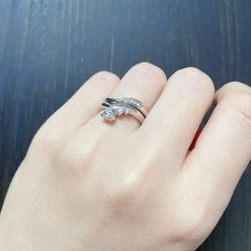 【ケイウノ ブライダル(K.UNO BRIDAL)の口コミ】 パッと見の印象で、直感で決めました。
他の指輪より目を引いて、素敵でし…