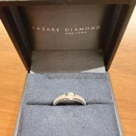 【ラザール ダイヤモンド(LAZARE DIAMOND)の口コミ】 ダイヤが突出していないタイプのリングを探している中で、こちらのリング…