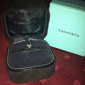 【ティファニー(Tiffany & Co.)の口コミ】 婚約指輪はティファニーと決めていました。当時のデザインはハートが流行…