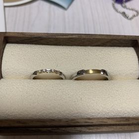 【PORTADA(ポルターダ)の口コミ】 他にあまりないデザインかつ、シンプルであり存在感がある指輪だったため…