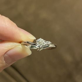 【EIKA(エイカ)の口コミ】 夫からプロポーズにダイヤ(ケースを開けたら薔薇がありその真ん中にダイヤ…