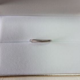 【宝寿堂(ほうじゅどう)の口コミ】 仕事中につけていても主張しすぎない、ダイヤモンド無しのシンプルなデザ…